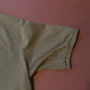 I’m selling a Polo Ralph Lauren Mens shirt